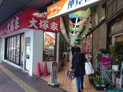 キャロットタワーを降りると、エコー仲見世商店街と言うところもあります。