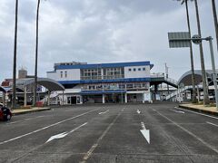 鹿児島中央駅から鹿児島本線と日豊本線を通り、約2時間で南宮崎駅に到着です。南宮崎駅は日豊本線とこれから乗る日南線の分岐駅になっています。