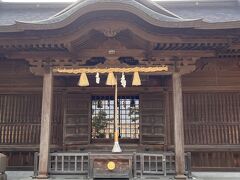 ここは松江城のところにある神社で、ご祭神は松平直政公などの藩主や徳川家康公です。