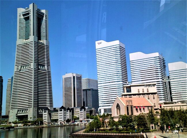 ドローンに乗ったみたいに♪ みなとみらいの景色を一望する