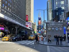 NY・マンハッタン「US Army Recruiting Office Times Square」の
写真。

7th アベニュー沿いに【ハードロックカフェ】があります。