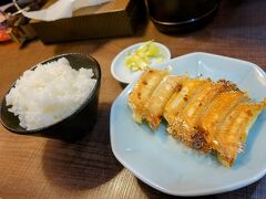 焼き餃子一人前(330円)と大盛ライス(280円)で610円は安すぎでしょ