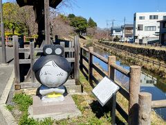 のどかな遊歩道を通って次の目的地へ行きます。