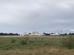 飛行機がやってくる時以外は、空港はひっそりとしています。