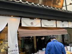 京都駅から地下鉄に乗って烏丸駅に到着。途中にいい感じのコーヒーショップがあったのでコーヒーを飲みながらホテルに向かおう。