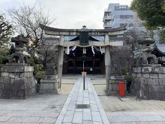2日目の朝は京都四条の菅大臣神社から始めます。御朱印も欲しいので9時頃ならやってるかなとあたりを付けてきました。小さいですが由緒ある神社で狂言やお茶会、歌会なども開催されるらしいです。（後で出会うおばちゃん談）
