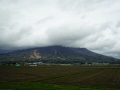 会津富士とも呼ばれている磐梯山が見えてきました。日本百名山の1つです。