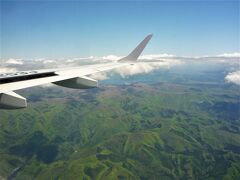 高度を下げて来ました

世界自然遺産である白神山地上空を横切って進みます。