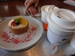 　一回りした後は、再びクラブカフェでティータイム。さすがは小田急のカフェ、ロマンスカー車内で「走る喫茶室」を担当していた日東紅茶です。