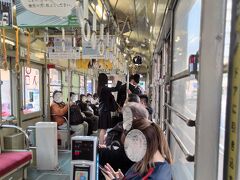 帰り道に乗車した路面電車は、旧京都市電の車両でした。
古い車両はだんだんと姿を消しつつありますが、京都市電の車両は2023年になっても引退することなく、元気に走っています。