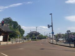 諏訪神社にもお参りし、季節柄、藤の花も綺麗でした。天気もよく、月岡温泉まであと少し・・・楽しみ！