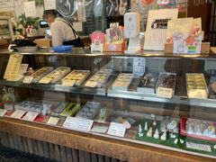 「フルーツビール」のあとには、

街並み散策し。。。

元祖　月岡まんじゅうの看板がある中。

「結城堂」さんへ。

お土産分や、その後の旅館での、おやつとして
いくつを購入
