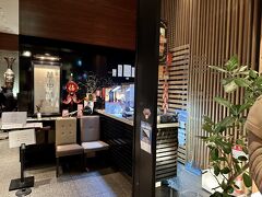 お昼は西梅田にある「名家華中華」に行きましたが、なかなか席が取れない人気店だそうです。