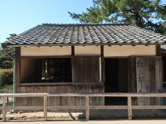 境内には、神社だけでなく、吉田松陰の旧宅（幽閉されていた3畳間の部屋も外から見学できます。）や松下村塾の建物などが保存されています。幕末に思いを馳せます…