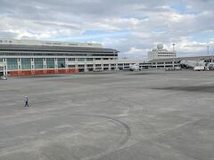 那覇空港に到着しました。
レンタカーを借りて、ホテルに向かいます。