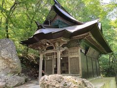 更に下ると地附山の登山口の駒形嶽駒弓神社。
善光寺の奥の院だった神社です。