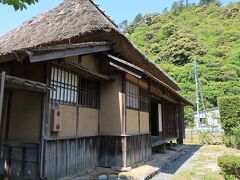 さて、復路のリフトを降りて、しばらく歩くと、哲学者の西周（にしあまね）の旧居です。ここは自由に見学することができます。