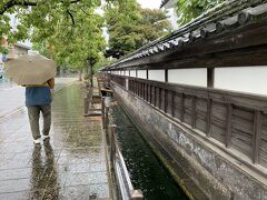 稲葉家下屋敷へ
向かいの市営駐車場を利用（下屋敷観覧で1時間無料）