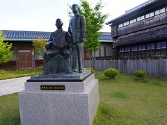 帰り道
藤野厳九郎と魯迅の像
あわら湯のまち駅前の湯のまち広場にあります。
魯迅は仙台のイメージがあります。