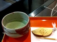 空港バスまでまだ時間があったので、コーヒーを飲みに行こうと昨日のカフェに行ったらお休みだったので、美観地区でむらすずめセットを頂きました。