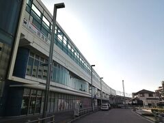 7:30、友人と名鉄本線鳴海駅で待ち合わせ。
私は電車。友人の車に乗り込み、出発です。