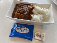 カレーも食べてみる
カレーは　まぁ　赤い方が美味しいよね