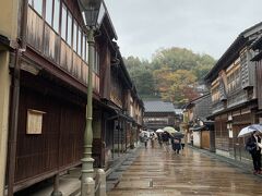 人通りもそこまでないのもいいかも。雨のおかげね。