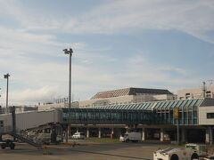 飛行機乗ってる間、ほとんど寝ていました(;'∀')
そしてあっという間に松山空港に到着。
羽田と違って晴れてる＼( 'ω')／