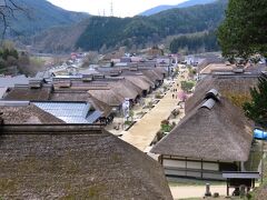 展望台からは茅葺き屋根の民家がずらりと並ぶ往還の町並みを眺めることができます。これが見たかったんですよ、本当に素晴らしい。