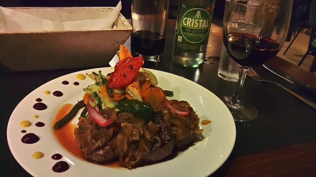 これは解る。セブ牛のステーキ（赤ワインソース）<br />マダガスカル産のワインが置いて無くて、ボルドーか南アフリカ産しか無くて残念。<br />当然南アフリカ産にしました。安いし…