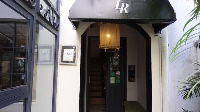 レストランの入り口がホテルのレセプションです。