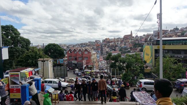大階段にもいろんなお店が店開きしていきます。