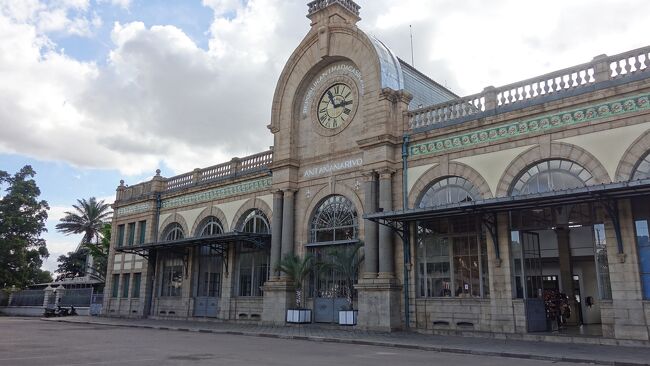 旧アンタナナリボ駅も、今中には土産物屋や事務所が入っています。