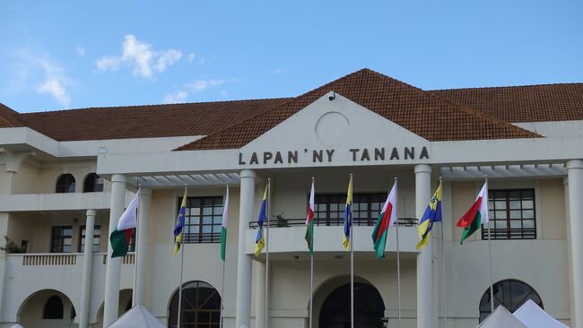 これも政府系の何かの建物