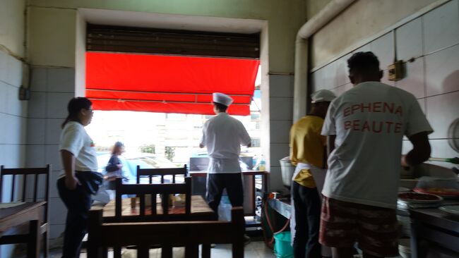 中国系ソバ屋発見。麺は手延べ面でした。