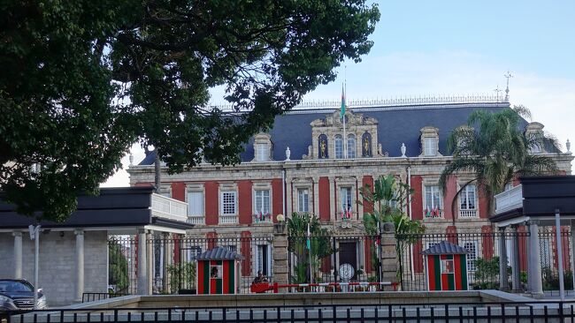 これも政府系の何かの建物かな？