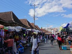 アナラケリー市場に着きました。