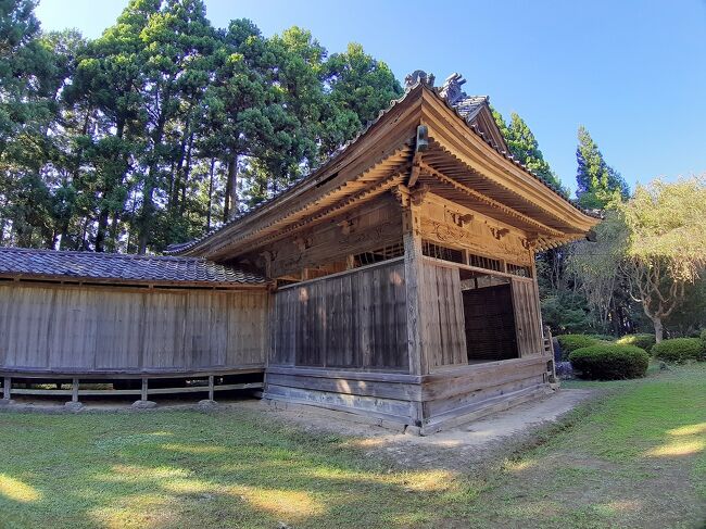 １９０１年に再建された立派な能舞台。毎年６月には例祭宵宮薪能が演じられる現役の能舞台です。<br />この後、フェリー・新幹線と乗り継いで帰宅しました。