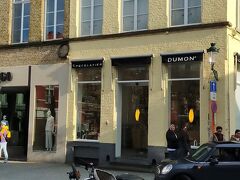 《DUMON デュモン》

デュモンも有名店だが、もう閉店時間のようで入店拒否された。