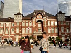 ちょっと早めに東京駅へ行き、周辺観光。外国人観光客も増えたね。