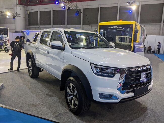 EVのピックアップトラック<br />見た目は4X4だけど下を覗いてみたら4X4ではなく、FRでもなくてFF駆動だったのでびっくりしました。デザイン重視？<br />