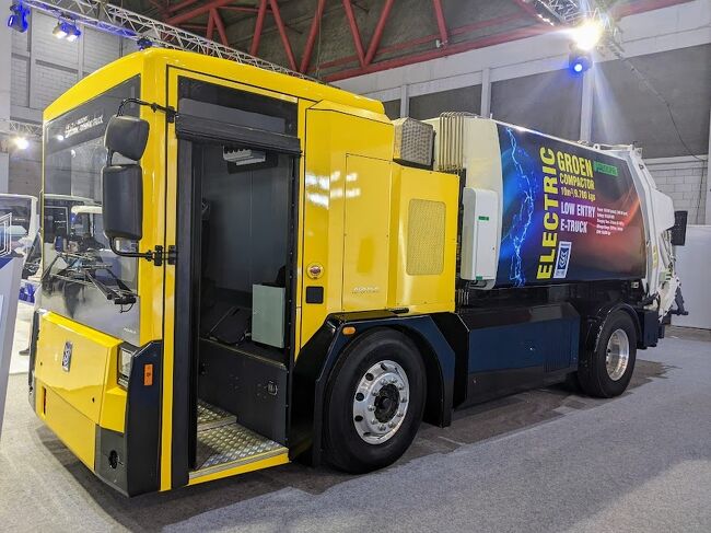 EVトラック。<br />運転席の前面は90度の直角。<br />ペッタンコなのって安全的にどうなんだろう？<br />