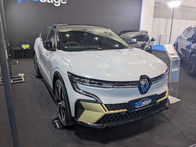 ルノーメガーヌのEテック。<br />インドネシアでの発売は未定。<br />