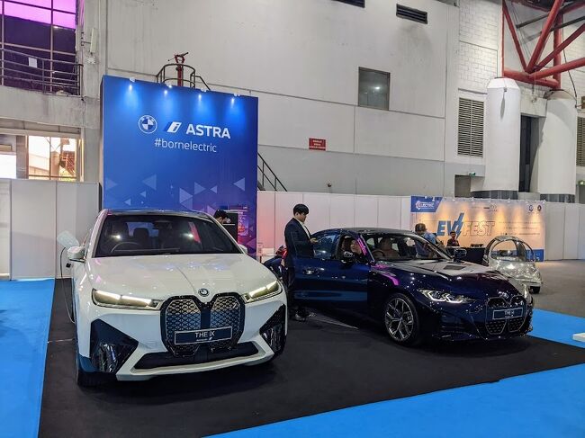 BMWは2車種を展示。<br />BMWもインドネシアの自動車産業を支配しているアストラがパートナーです。<br />