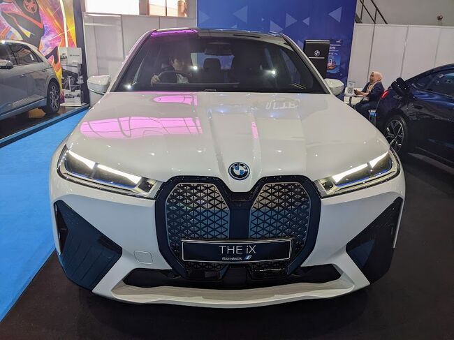 THE iX<br />販売価格は2,398,000,000ルピア。←桁が多すぎてわかりずらい。<br />23億9千8百万ルピアです。（だいたい2,221万円）<br />