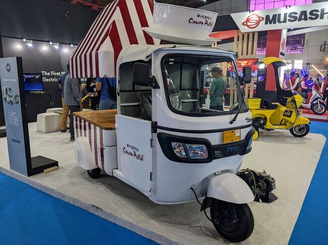 三輪車もEV化の時代です。<br />ちなみにジャカルタで現役で走ってる青い三輪車のバジャイはCNG車。<br />