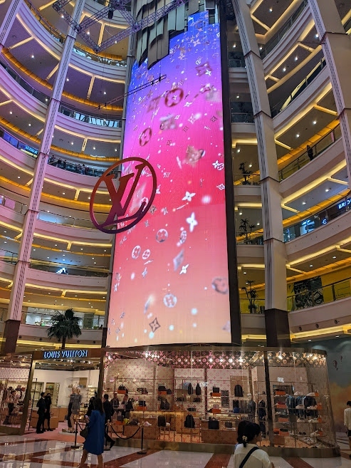 スディルマンにある高級モールのパシフィックプレイスにやって来ました。<br />