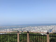 「眉のごと雲居に見ゆる阿波の山」と、万葉集に詠まれているそうです。
