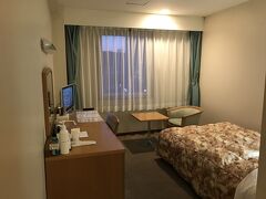 駅から徒歩5分くらいのホテルカクイン鳴門にチェックイン。素泊りで3泊します。
これで泊まったことのない県は、宮崎県のひとつだけになりました。
