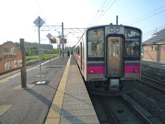 「蟹田駅」から津軽線で青森まで戻ります～、

２番線ホームに普通列車が到着したようです～、お折り返し１７：２７発　青森行に乗車します。

＊詳細はクチコミでお願いします